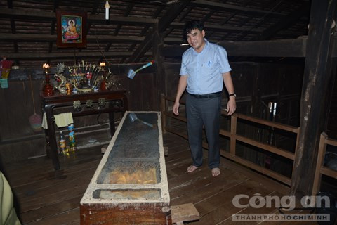 Quan tài chứa xác ướp. Ảnh: Lê Bình.