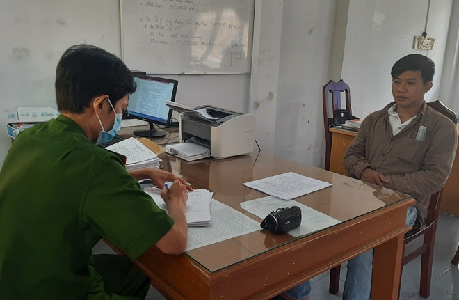 Nam tại cơ quan điều tra