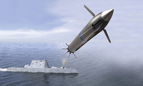 Hình ảnh mô phỏng đạn LRLAP của USS Zumwalt. Ảnh: Mer et marine.