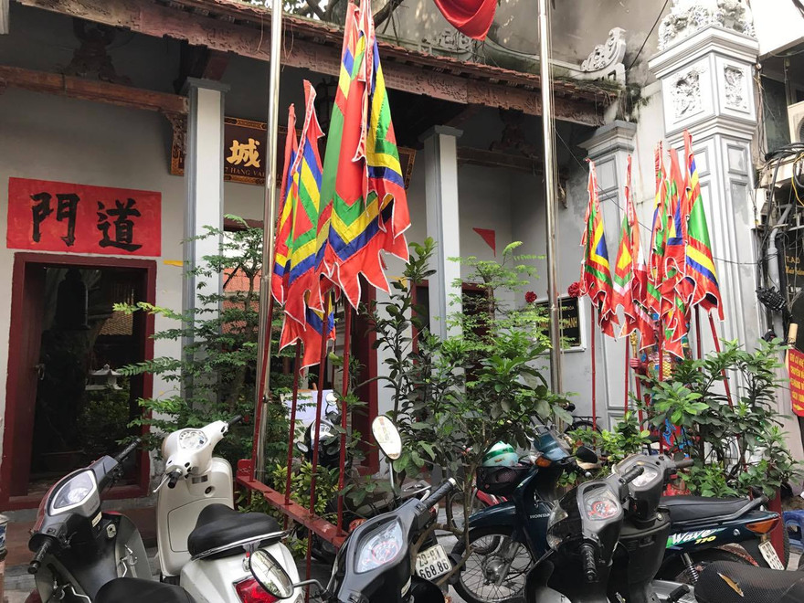 Cận cảnh các khu di tích bị lấn chiếm làm bãi xe