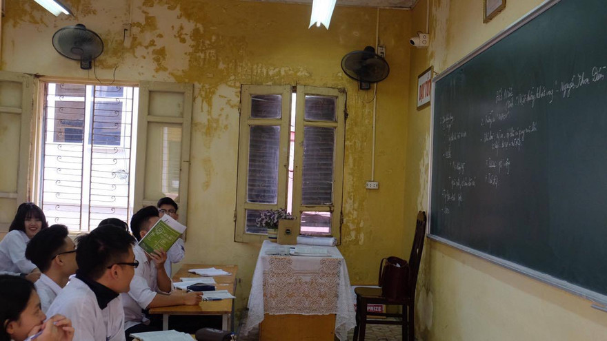 Lí giải chuyện trường vữa sập xuống đầu mãi chưa được sửa chữa