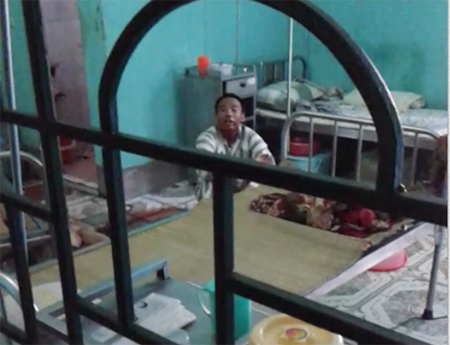 Phan Công Trọng giết chết bạn tù rồi cố thủ trong buồng bệnh hơn 1 giờ đồng hồ.