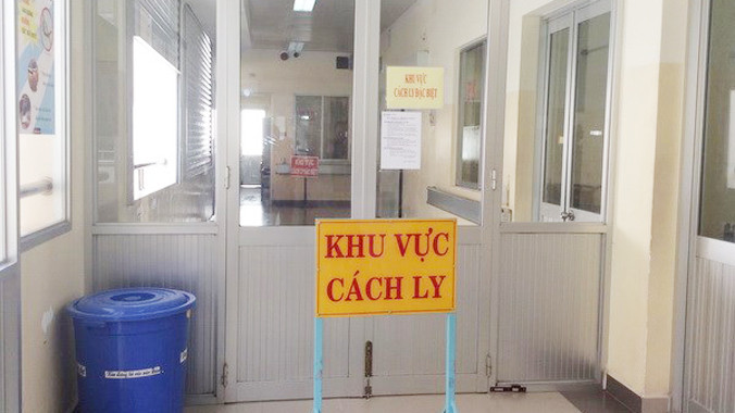 Người Việt Nam từ 'tâm bão Ebola' về tự nguyện cách ly