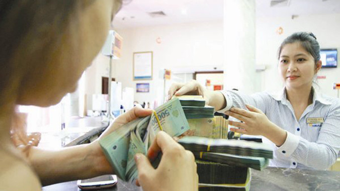 Mục tiêu của NHNN sẽ tiếp tục giảm lãi suất cho vay trung, dài hạn, nhưng sẽ không ép lãi suất huy động xuống một mức sâu hơn. Ảnh Tuệ Doanh/TBKTSG