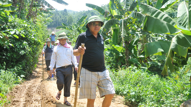 Thiếu tướng Hồ Sĩ Tiến băng rừng, vượt suối vào hiện trường vụ thảm sát chấn động Yên Bái