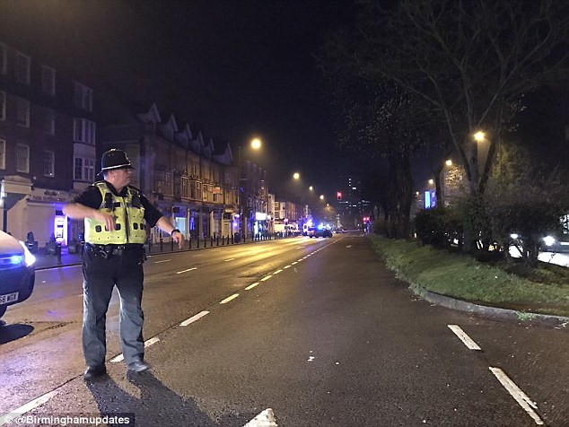 Cảnh sát phong tỏa đường Hagley ở Birmingham.