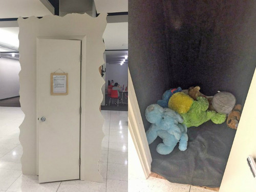 Theo nguyên tắc đặt ra, mỗi người không được ở trong tủ quá 10 phút. Ảnh: Twitter 