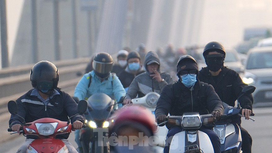 Màn sương mịn ô nhiễm Thủ đô những ngày qua. Ảnh: Hoàng Mạnh Thắng