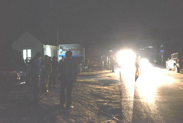 Khung cảnh hỗn loạn tại hiện trường vụ bắn nhau. 