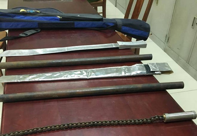 Mã tấu nhóm của Thanh mang đi hỗn chiến. Ảnh: Công an cung cấp