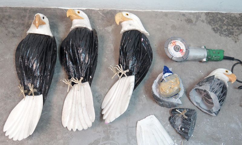 Lô ma túy cao cấp gần 2 ký trị giá 5 tỷ đồng được nhóm tội phạm giấu tinh vi trong lòng ruột rỗng của 4 chim đá điêu khắc từ đá tự nhiên