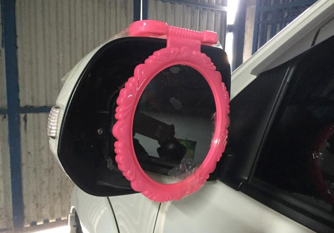 Gắn gương cá nhân làm gương xe ôtô là biện pháp mà nhiều chủ xe thực hiện sau khi mất đồ