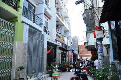 Con hẻm 363 ấp Chiến Lược nơi bà Hoa bị chồng đâm tử vong