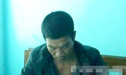 Đối tượng Tý tại cơ quan điều tra - Ảnh: Công an TP.Kon Tum cung cấp