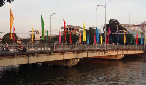 Cầu Kênh Nhánh, nơi đôi nam nữ tự tử sau khi thua bạc 600 triệu đồng tại Campuchia. Ảnh: A.X