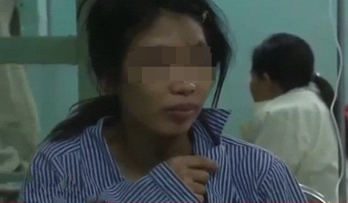 Chị Hiền bị chồng chém đứt gân hai bên chân