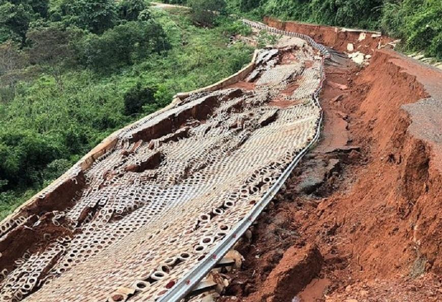 Sạt trượt nghiêm trọng tại tuyến đường dẫn vào thác Liêng Nung