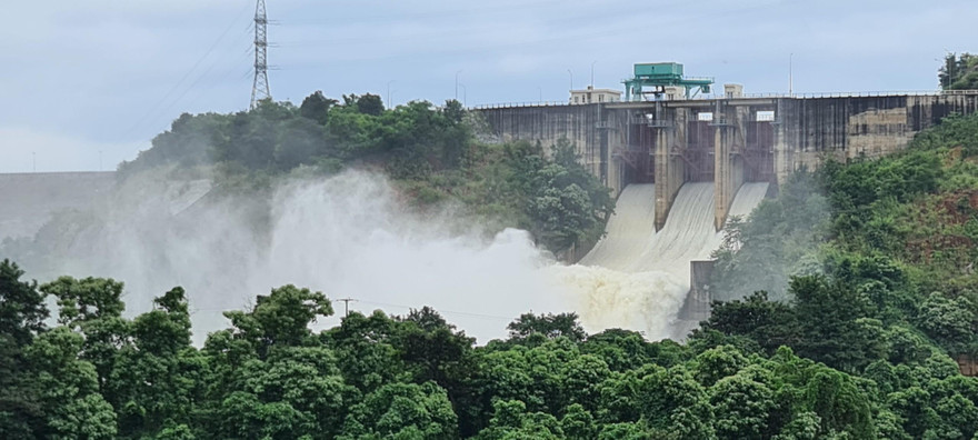 Xả lũ tại đập tràn Buôn Tua Srah 