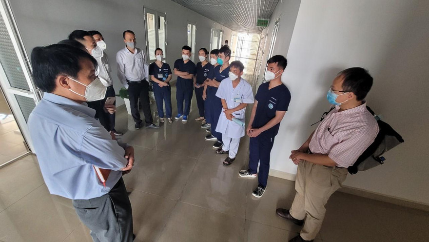 Các chuyên gia Bệnh viện Bạch Mai đã đến Đắk Lắk hỗ trợ chuyển giao kĩ thuật ECMO tại Bệnh viện Đa khoa vùng Tây Nguyên