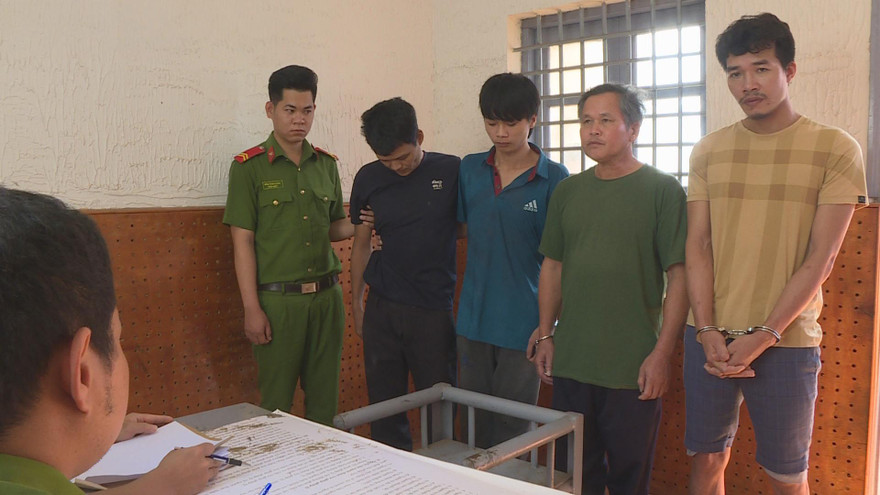 4 đối tượng đánh công an tại cơ quan điều tra