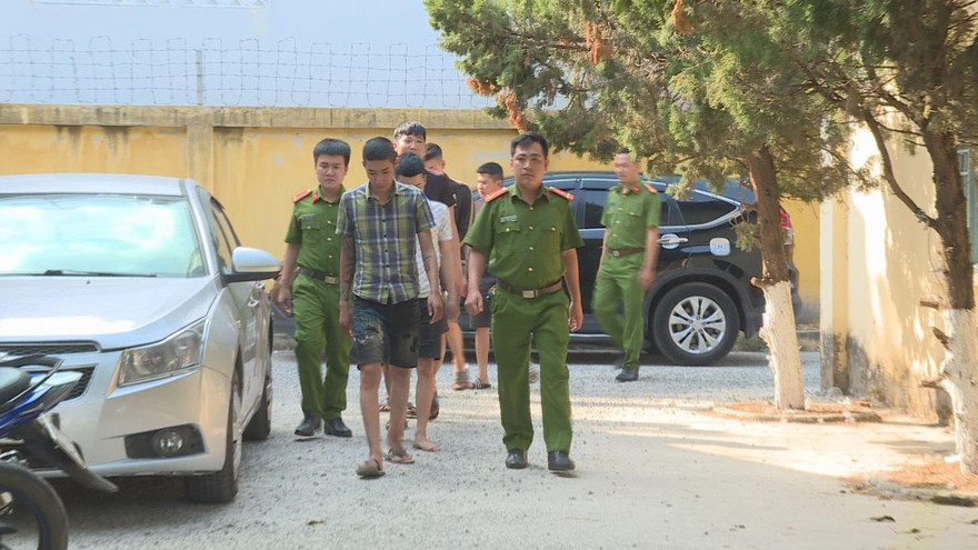 Dẫn giải nhóm hoạt động tín dụng đen đến cơ quan điều tra