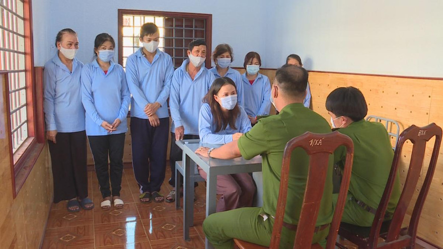 Nhóm đối tượng tại cơ quan công an