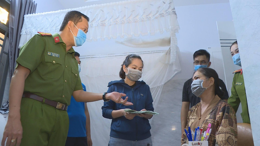 Công an TP Buôn Ma Thuột làm việc với các đối tượng