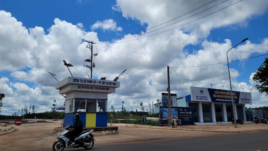Bên ngoài dự án khu đô thị Ân Phú trên đường Hà Huy Tập, TP.Buôn Ma Thuột