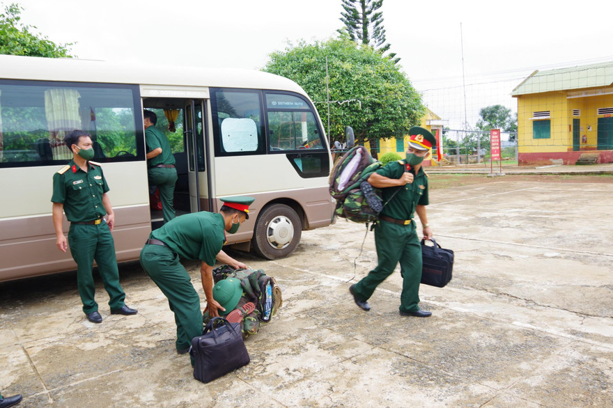 Cán bộ, chiến sĩ Bộ chỉ huy Quân sự tỉnh Đắk Nông lên đường làm nhiệm vụ