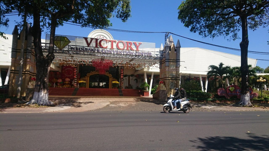 Đất công thuộc quản lý của Bộ chỉ huy Quân sự tỉnh Đắk Lắk cho doanh nghiệp thuê làm nhà hàng tiệc cưới trên đường Mai Hắc Đế