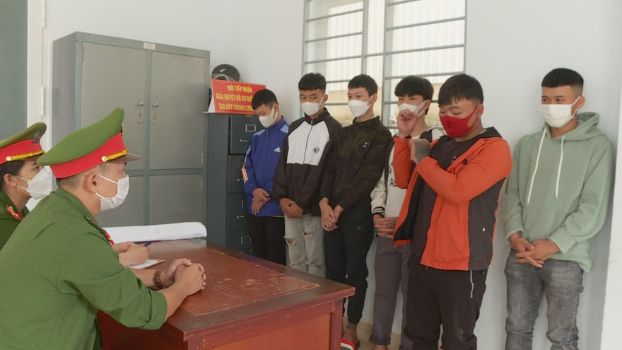 Nhóm đối tượng tại cơ quan công an