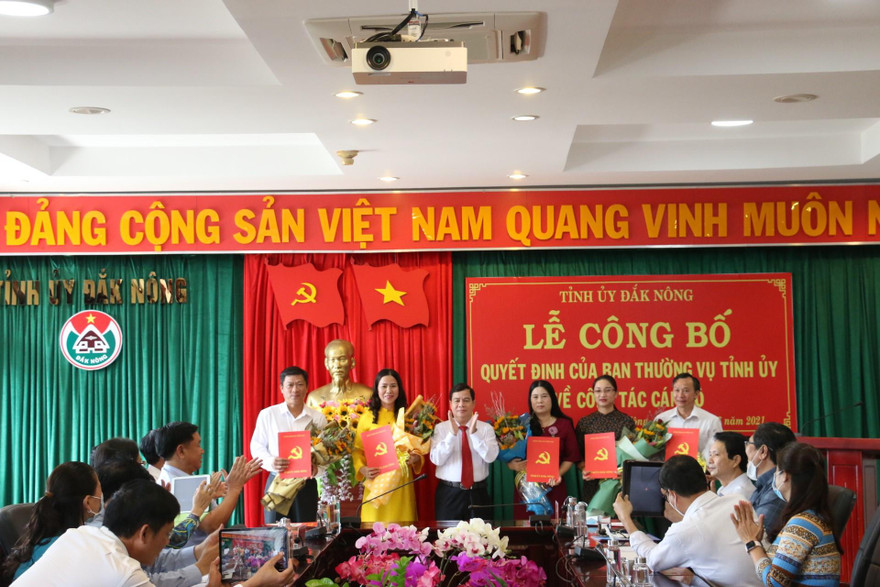 Toàn cảnh buổi lễ công bố các quyết định của Ban Thường vụ Tỉnh ủy Đắk Nông về công tác cán bộ ngày 28/6