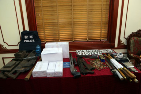 Tang vật vụ án được cơ quan Công an thu giữ tại chỗ ở của Đức “Liêng”. Ảnh: Công an LS cung cấp