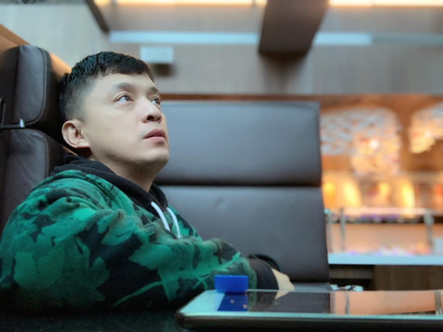 Lam Trường chia sẻ hình ảnh ở sân bay Đài Loan.