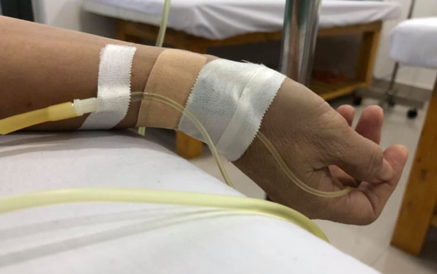 Cát Phượng tiết lộ cô nhập viện sau khi tắm đêm vì bị trúng gió, trúng nước dẫn đến sốt cao.