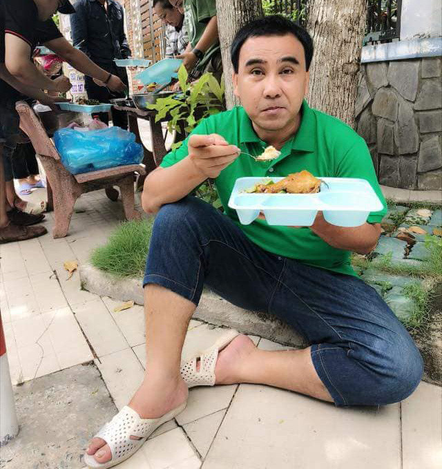 MC Quyền Linh được nhiều người hâm mộ yêu mến vì sự dân dã và giản dị trong lối sống. 