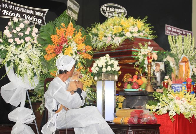 Chú chó Lucky đã gắn bó với nghệ sỹ Lê Bình 7-8 năm nay trước khi ông qua đời.