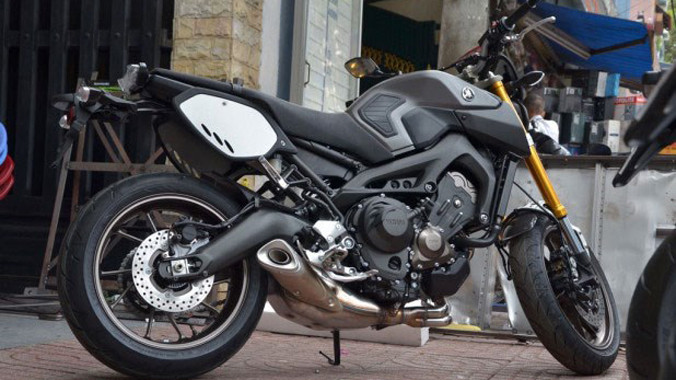 Yamaha MT-09 Sport tracker vừa được một đại lý môtô Pkl tại TP HCM nhập về. Được biết khi về Việt Nam nó có giá khoảng 400 triệu đồng.