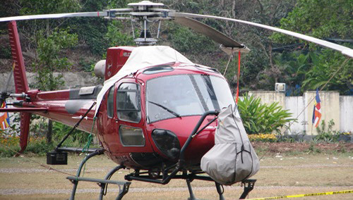 Ngày 17/3, chiếc AS 350B3 vẫn đỗ tại Cảng quốc tế Tuần Châu. Ảnh: Minh Cương.