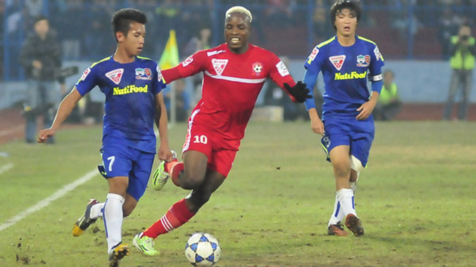 HLV Nguyễn Thành Vinh nghĩ rằng HAGL cần có sự đổi mới về lối chơi.