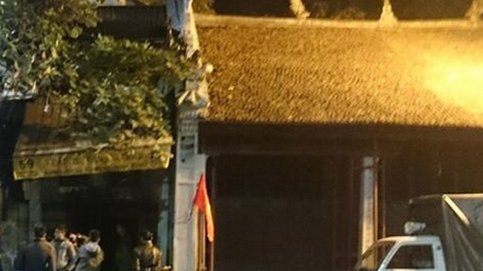 Khu vực nơi xảy ra hỏa hoạn, ban đầu người dân lầm tưởng là đền Bà Kiệu bị cháy.