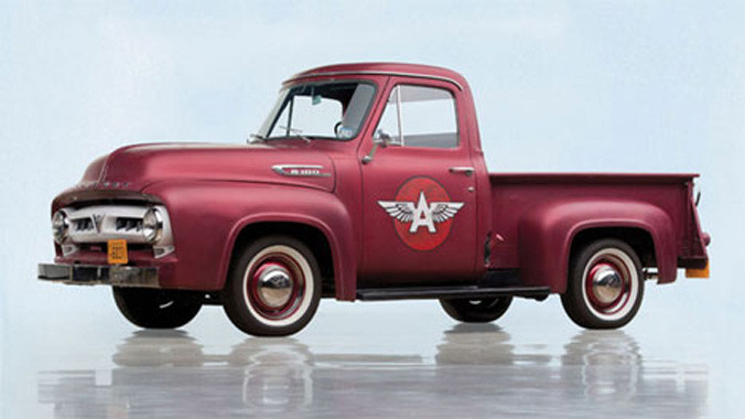 Chiếc Mercury M100 đời 1953 trong bộ sưu tập.