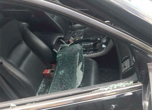 Kính bên ghế phụ ôtô bị vỡ