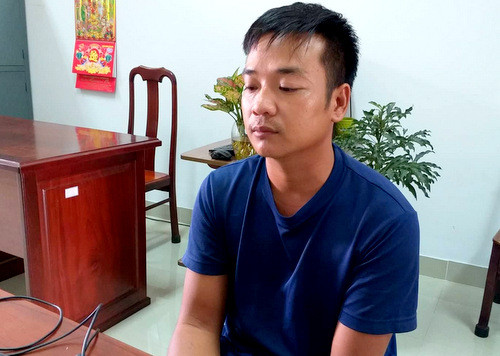 Dũng tại cơ quan công an