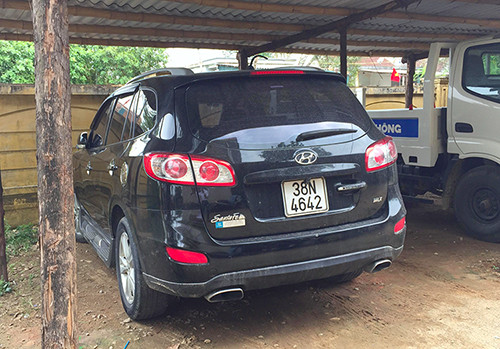 Chiếc ô tô mà ông Luận điều khiển