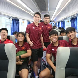 Trở về sau chiến thắng ngoạn mục, các cầu thủ U22 Việt Nam không thể ngủ vì sung sướng
