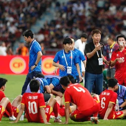 HLV Kim Sang-sik: 'Tôi tự hào với các cầu thủ vì đã không bỏ cuộc, chơi với tinh thần tuyệt vời'