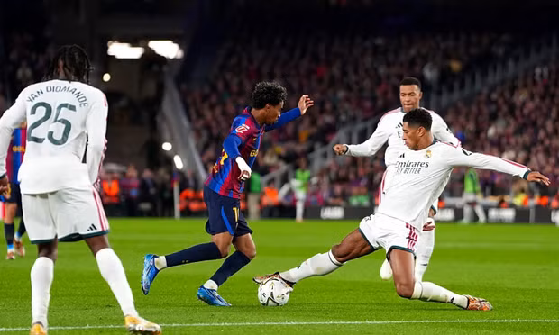 Bóng đá Tây Ban Nha đóng băng sau tai nạn tàu hỏa, Real và Barca nín thở đợi tin
