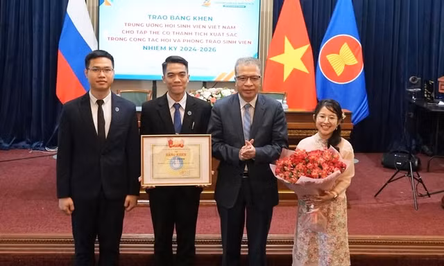 Anh Bùi Tuấn Anh làm Chủ tịch Hội Sinh viên Việt Nam tại Nga khóa 2