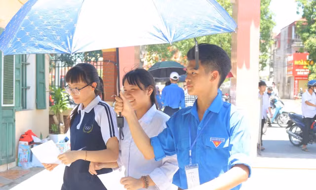 Hơn 6.000 đoàn viên, thanh niên Ninh Bình hỗ trợ sĩ tử